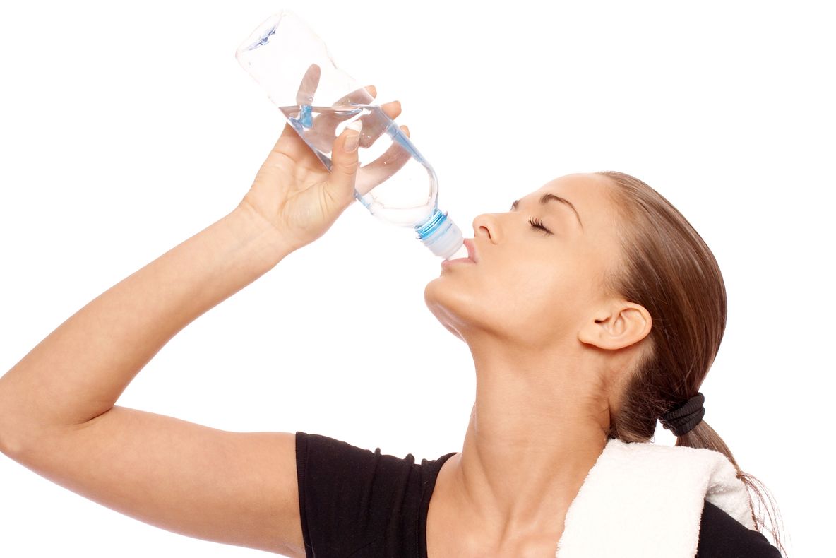 Nu bei suficientă apă? Deshidratarea vine la pachet cu numeroase probleme de sănătate