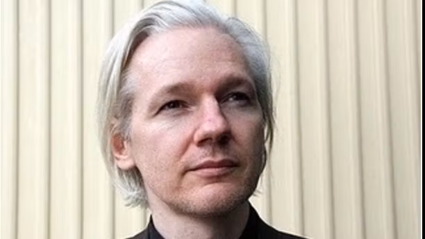 Julian Assange ar putea solicita azil în Franţa, anunţă avocatul său francez