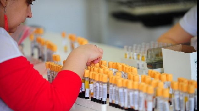 Alertă în Covasna! E.coli descoperit într-un automat de lapte