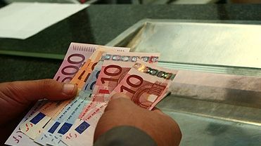 Propunere șocantă în Parlament: limită maximă la dobânzile băncilor