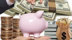 Lira sterlină a urcat aproape de maximul ultimilor trei ani faţă de dolar