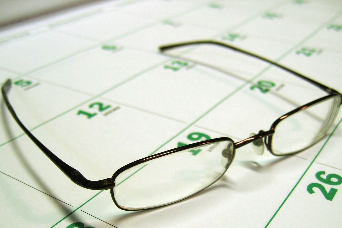 Zile libere 2015: Salariaţii vor sta acasă pe 30 noiembrie şi 1 decembrie. Amenzi pentru angajatori 