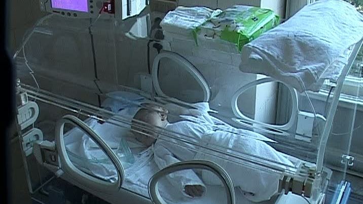 Şanşe prea mici pentru copiii născuţi prematuri. Nu sunt bani pentru incubatoare sau recuperare