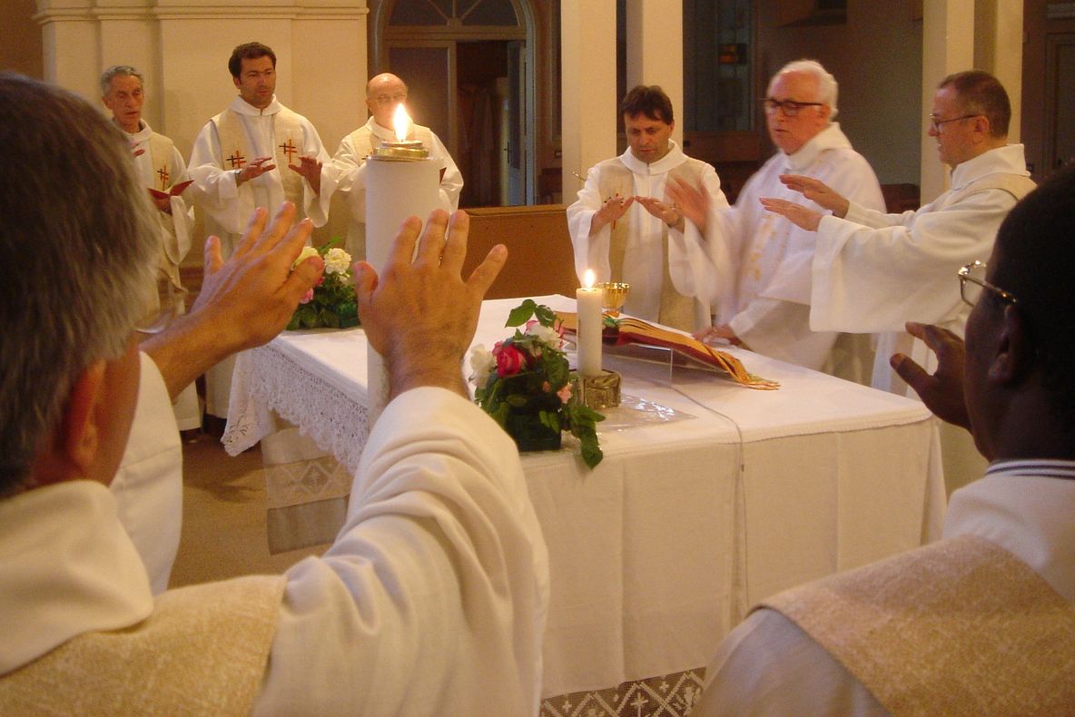 Biserica Anglicană acceptă femeile pentru funcția de episcop 