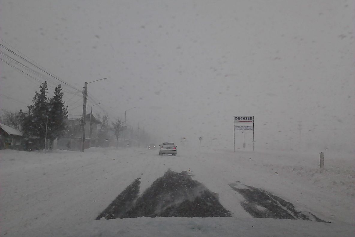 O parte din acoperişul Penitenciarului Jilava a fost smulsă în timpul vijeliei din Capitală