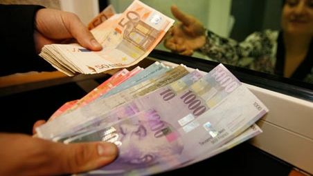 Cum a pierdut leul aproape 16% față de franc într-o singură zi la cursul BNR