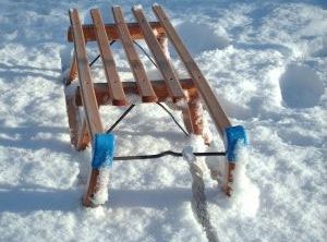 Fetiţă leşinată la săniuș, la Vârtop, transportată de urgență la spital