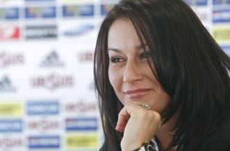 Raluca Sandu se pregateste sa nasca a doua oara, iar fostul sot i-a dat o mare lovitura