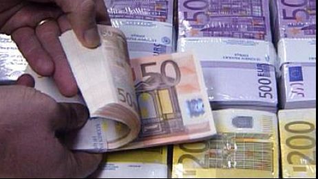 Nababi la stat. Angajații unei primării, premiați cu 10.000 de euro pentru proiecte europene ratate