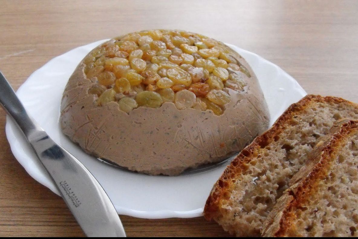 A cumpărat un pateu de curcan și când l-a deschis a rămas șocat 