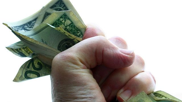 Taxa pe lăcomie, criticată de Isărescu: "Trăsnaia Finanțelor ne-a surprins și pe noi"