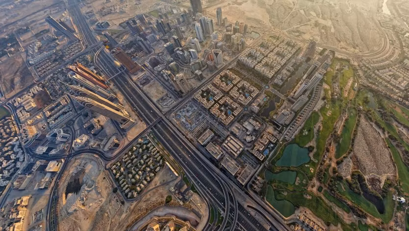 Emiratele arabe accelerează ruta alternativă la Ormuz: noua conductă petrolieră, realizată aproape pe jumătate