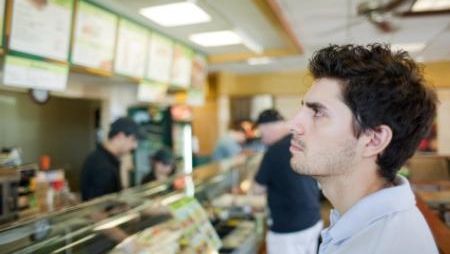 Imagini care te vor face să renunţi să mai mănânci la fast-food. S-a întâmplat în Cluj
