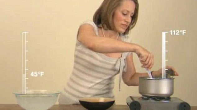 TRUC INCREDIBIL: Cum să cureţi un cartof în două secunde, fără cuţit VIDEO