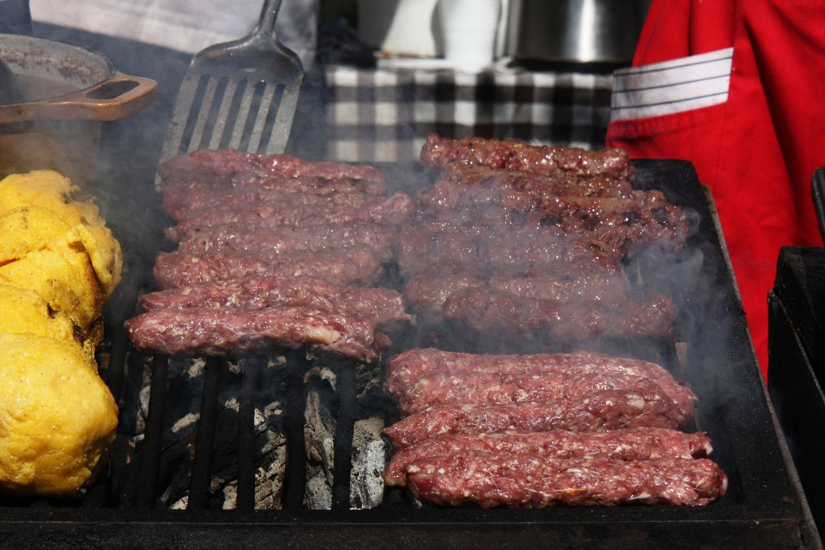 REŢETE DE MICI Cum se făceau mititei "rafinaţi" în România interbelică