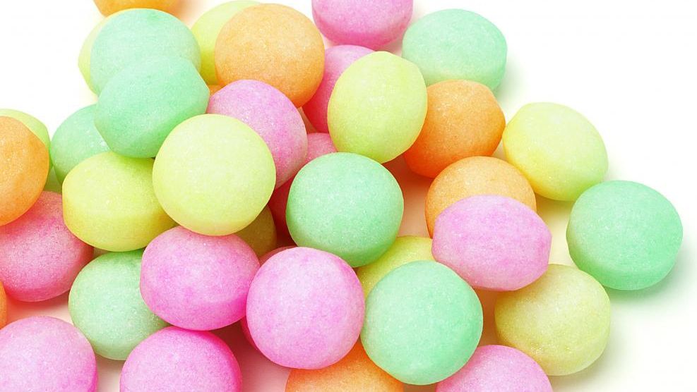 Rusia interzice dulciurile din Ucraina. Poroşenko, "regele ciocolatei", lovit de sancţiuni