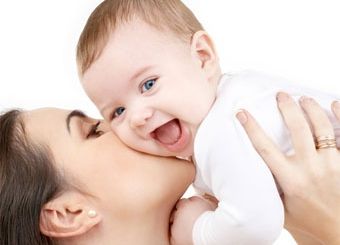 Radiografia femeilor din România: mai bătrâne decât bărbaţii şi deţin puţine funcţii de conducere 