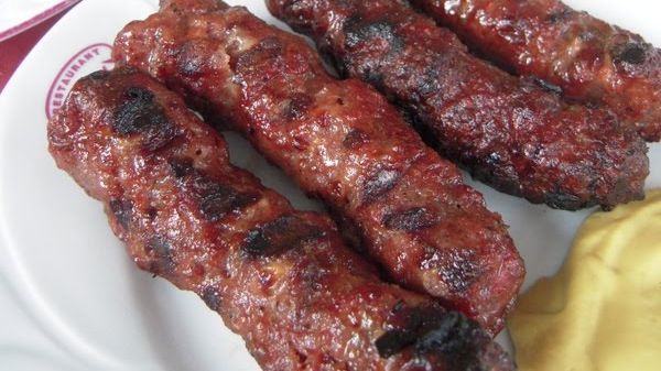 1 Mai 2015. Suntem campioni mondiali la consumul de mici. Cea mai bună reţetă de mititei