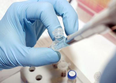 EMA nu planifică în prezent adaptarea vaccinurilor anti-Covid contra noii variante Omicron. Care este EXPLICAȚIA