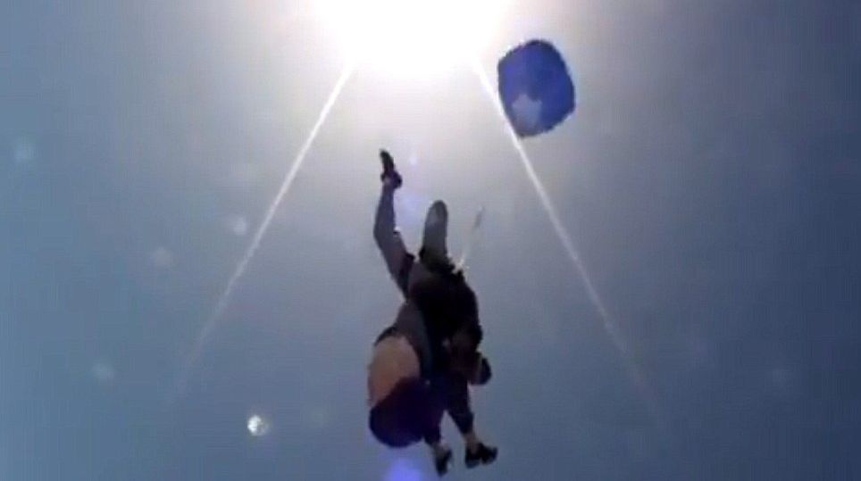 O femeie și doi bărbați au murit, după ce s-au ciocnit în aer - e cel mai BIZAR accident!