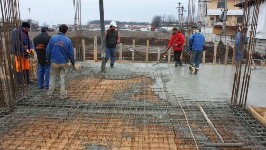 Românii din străinătate care lucrează ilegal, încurajaţi să-şi ceară drepturile 