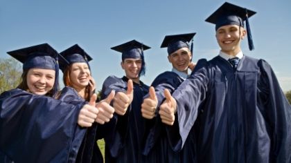 Guvernul, cadou pentru "fabricile de diplome": legalizează 70.000 de diplome