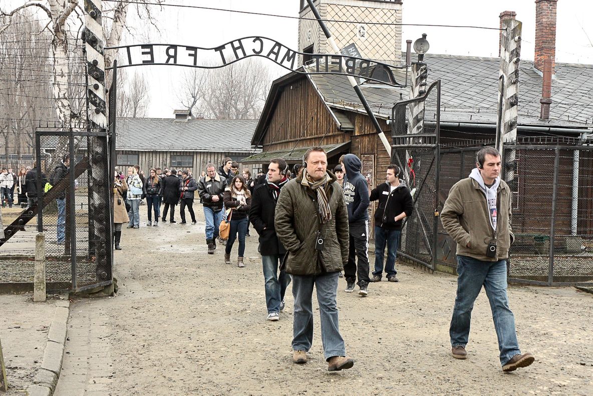 Supravieţuitori de la Auschwitz: "A fost un miracol că am ieşit de acolo"