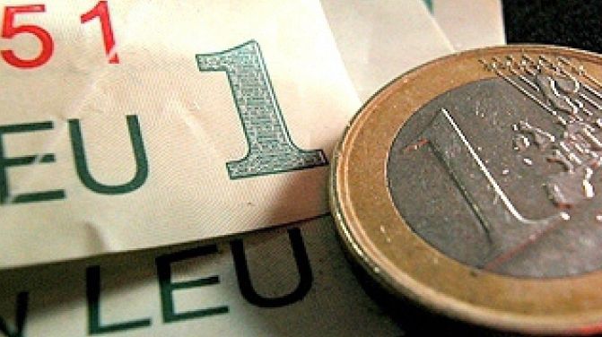 Economiștii ING se așteaptă la o depreciere modică a leului