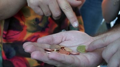 BNR: Plafonarea adaosului comercial pentru produse alimentare a avut o mare contribuţie la reducerea inflaţiei