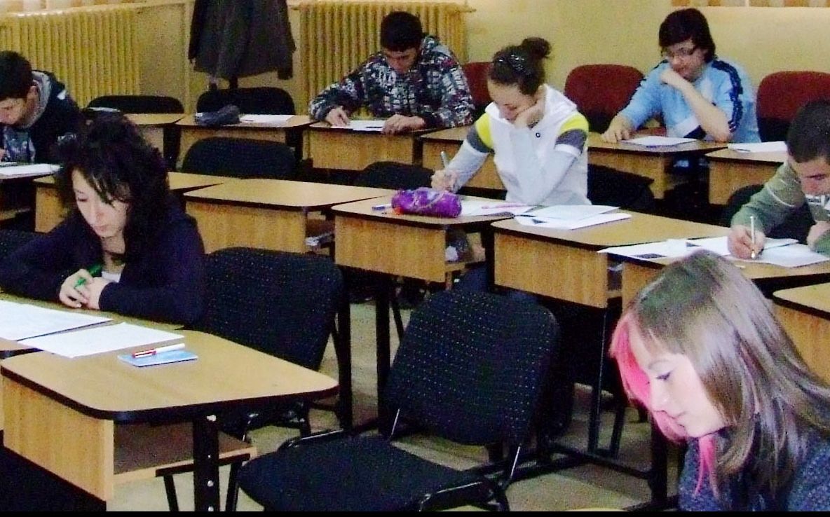 Peste 363.500 de liceeni vor beneficia de decontarea manualelor în limita a 55 de lei