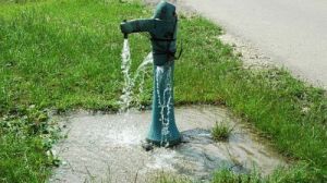 Scandalul apei potabile se extinde și în Ploiești. Prin comparaţie, în Bucureşti e apă plată