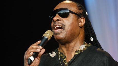 Stevie Wonder ajunge la spital, în sala de operaţii
