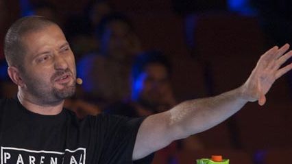 "Pentru domnul Cheloo". Ce au găsit anchetatorii acasă la solistul trupei Paraziţii 