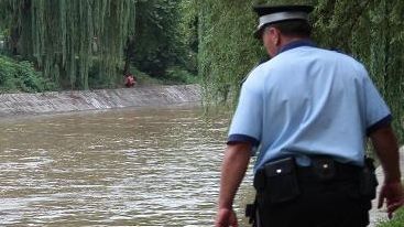 Descoperire macabră în râul Bega din Timișoara - Polițiștii, chemați de urgență