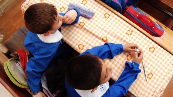 Învăţătoare din Prahova înregistrată de mama unei fetiţe în timp ce ţipa şi umilea copiii de clasa I