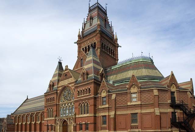 O familie din Hong Kong a trimis UN PLIC la Harvard. Toţi savanţii au fost ŞOCAŢI când l-au deschis