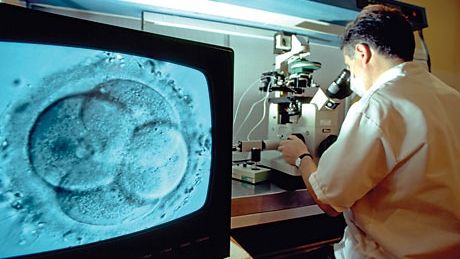 SCANDAL uriaș în Italia. O femeie este însărcinată cu gemenii altui cuplu 