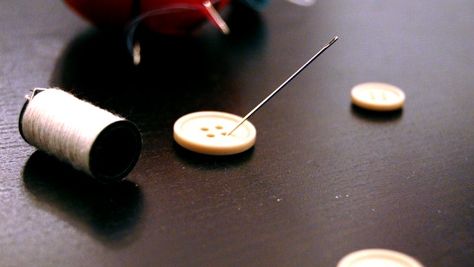 Nu ai SĂ CREZI când ai să vezi ce MIC e calculatorul ăsta! E cât un NASTURE