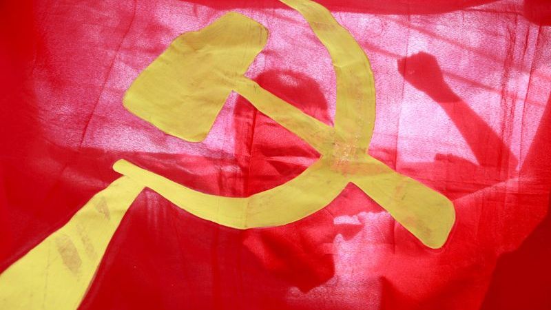 Unul din cinci tineri preferă dictatura și un lider puternic care să nu fie desemnat prin alegeri libere