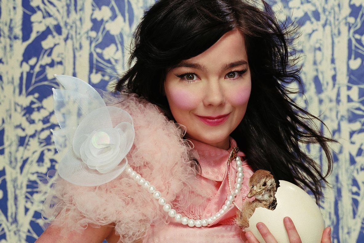 REFERENDUM SCOŢIA. Cântăreaţa islandeză Björk sprijină independenţa Scoţiei cu o PIESĂ 