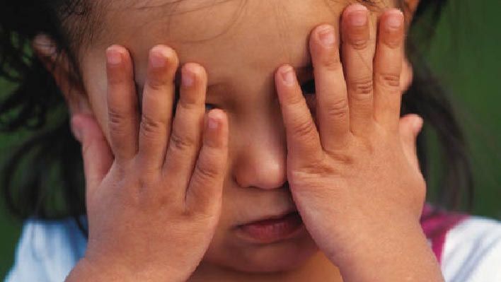 O fetiță bolnavă de cancer din Harkov rămâne fără medicamente. Mama ei se teme să evacueze orașul din cauza bombardamentelor