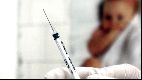Legătura din vaccinare şi autism. Un nou studiu arată care sunt riscurile