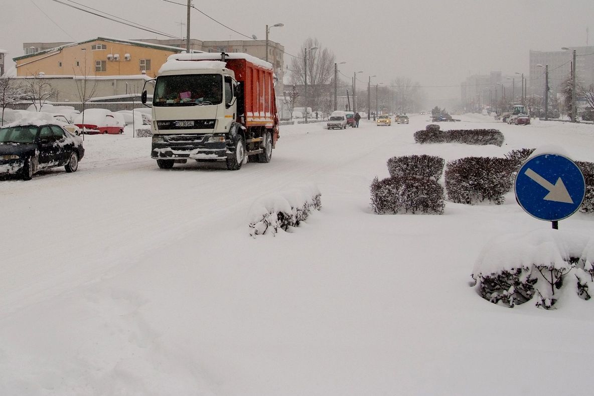 VISCOLUL şi ZĂPADĂ, pagube de zeci de milioane de euro pe zi