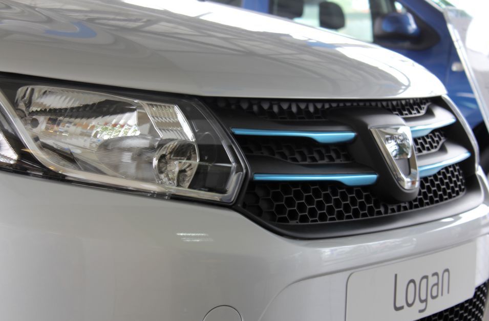 DACIA LOGAN: Povestea neștiută a Daciei Logan începe pe un şerveţel şi nu pe planşeta designerilor