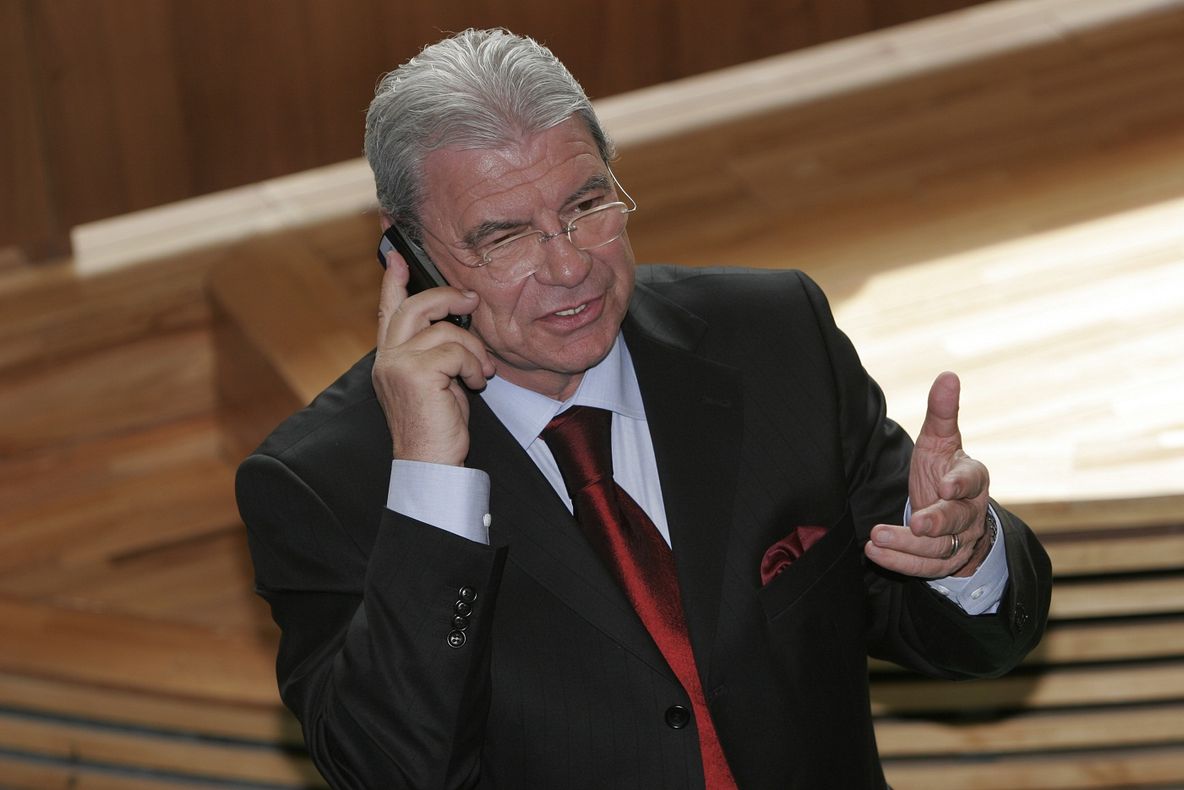 INTERVIU - Emeric Ienei a sărit la gâtul steliştilor