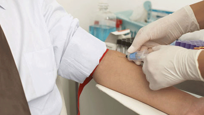 Asistentă medicală din Galaţi, reţinută de polițiști. Femeia este acuzată că fura banii colegilor și pacienților