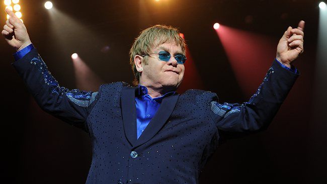 ELTON JOHN a luat o HOTĂRÂRE MAJORĂ, după 21 de ani alături de acelaşi bărbat