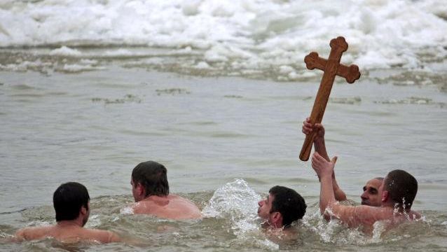 BOBOTEAZA. Ziua în care nu este bine să dai bani cu împrumut. Tradiţii şi obiceiuri de bobotează