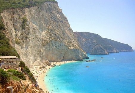 Un turist român a murit înecat, în timpul vacanței pe insula grecească Lefkada. Soția sa, salvată în ultima secundă de salvamari