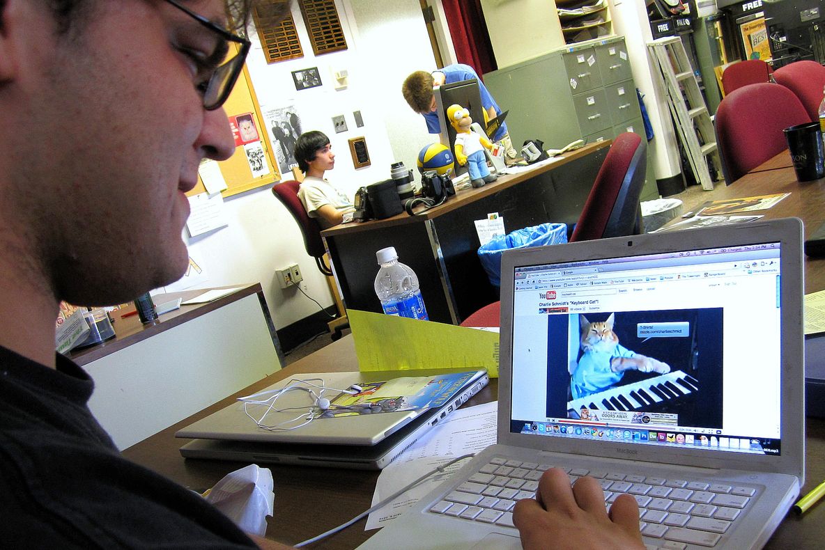 Noul tertip al escrocilor care oferă credite pe Internet: Citate din Biblie